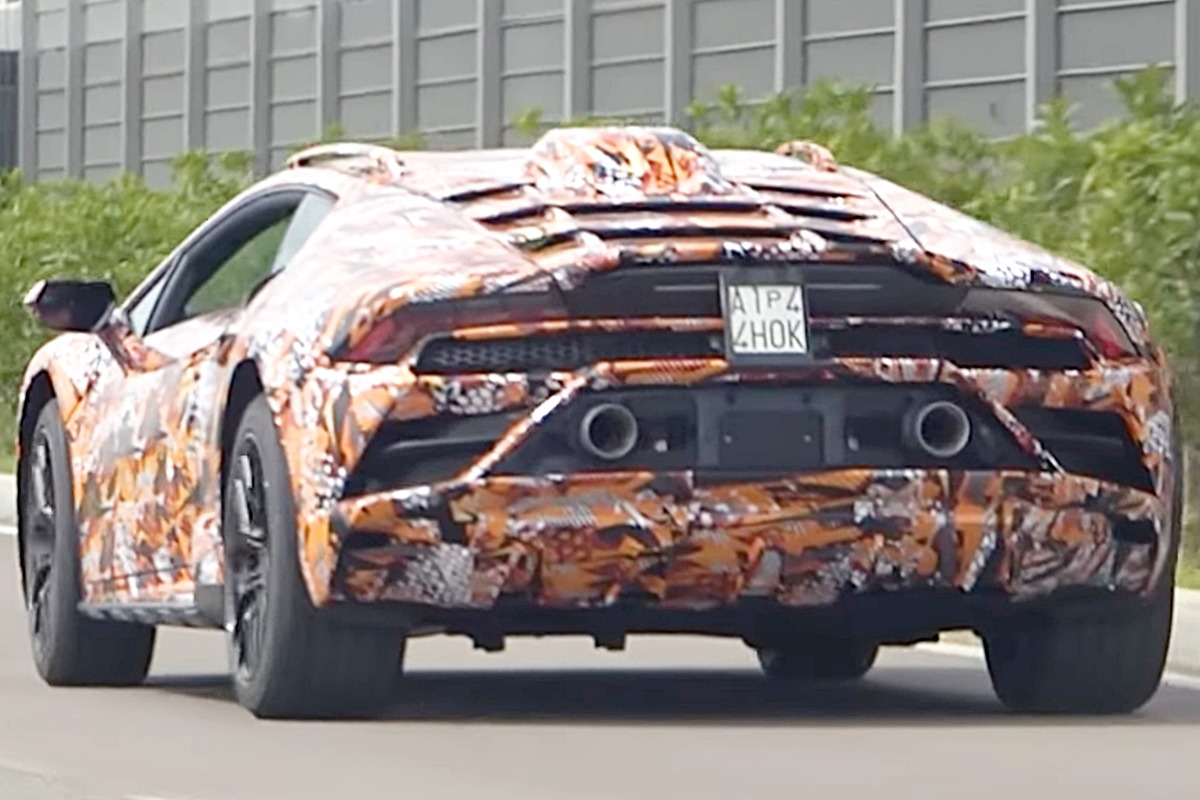 우라칸 스테라토.jpg