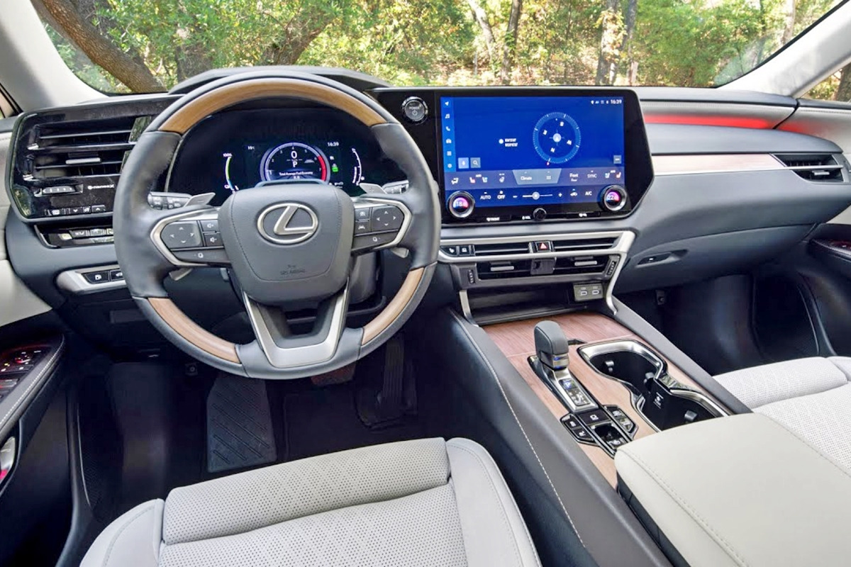 6_렉서스 RX 인테리어_유튜브 채널 'Planet Car News'.jpg