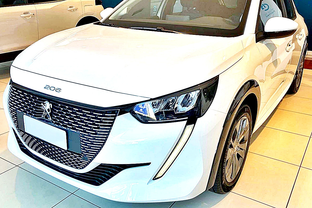 peugeot e-208.jpg