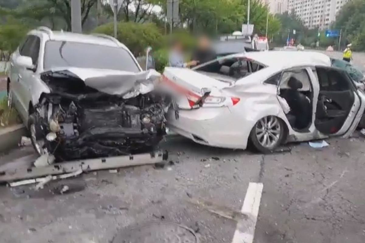 연합뉴스 10대 운전자의 중앙선 침범으로 6명 중상.jpg