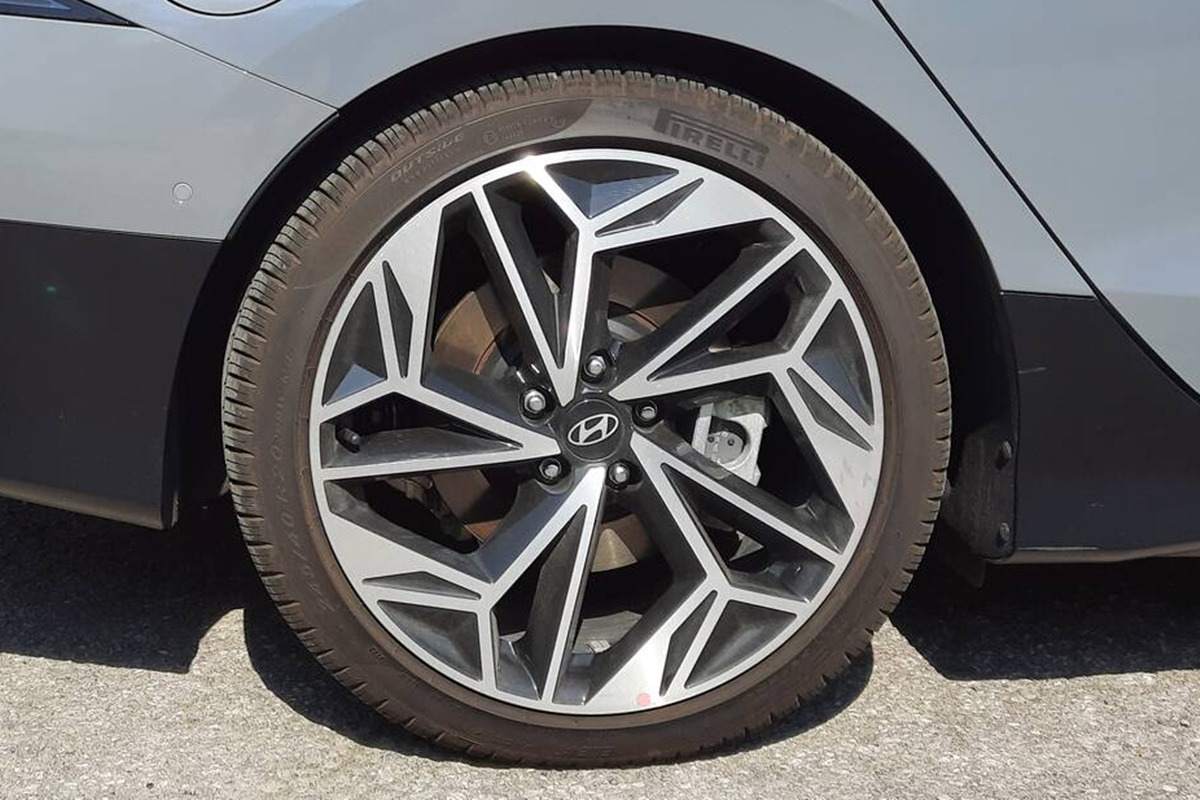 6_현대차 아이오닉 6 20인치 휠_'Le Guide de I'auto'.jpg