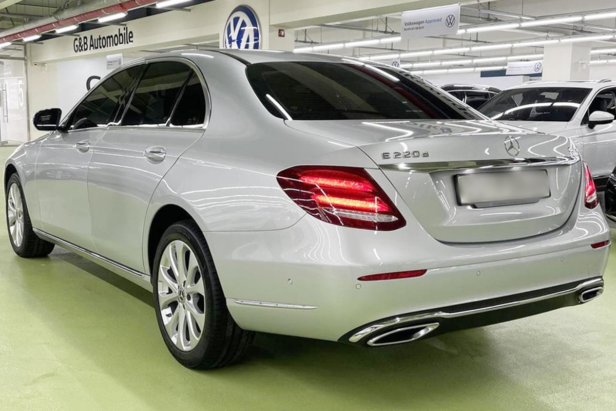 5_메르세데스-벤츠 E 220 d 2019년형_'카앤톡'.jpg