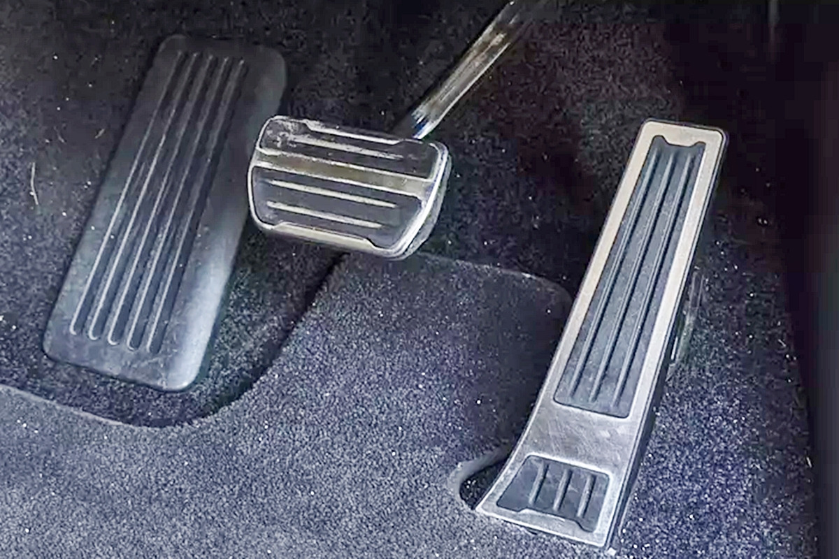 5_랜드로버 레인지로버 페달_Car Wale.jpg