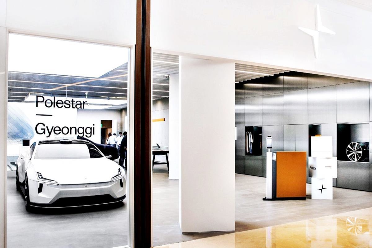 하남 스타필드의 폴스타 코리아 전시장.jpg