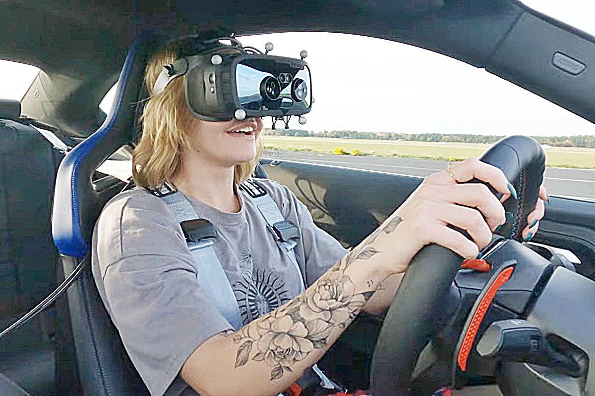 0_BMW VR 고글 드라이빙.jpg