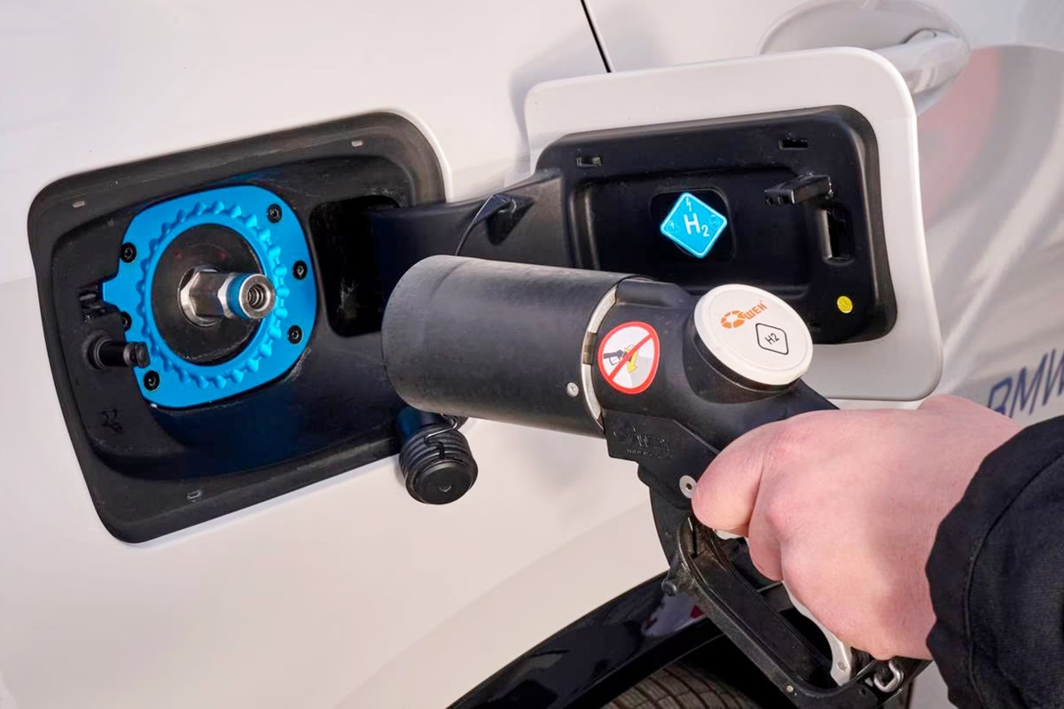 3_BMW iX5 수소 충전.jpg