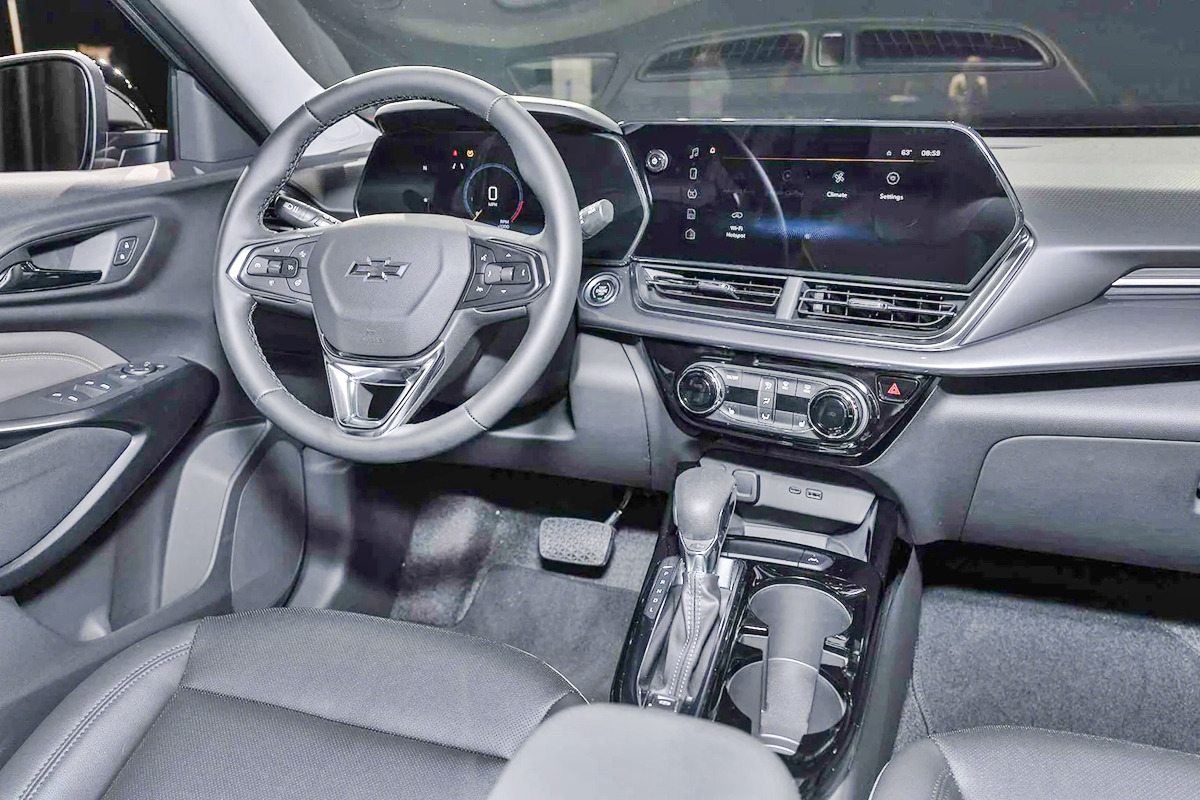 2_쉐보레 신형 트랙스 인테리어_Motor Trend.jpg