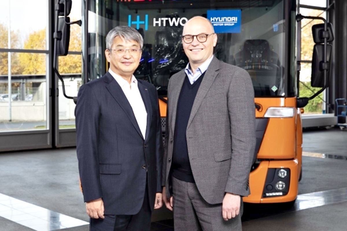 임태원 현대차그룹 부사장과 패트릭 허먼스펀 파운그룹 대표 현대자동차.jpg