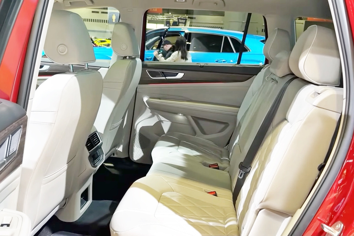 5_폭스바겐 아틀라스 2열_유튜브 채널 'AutoMotoTube'.jpg