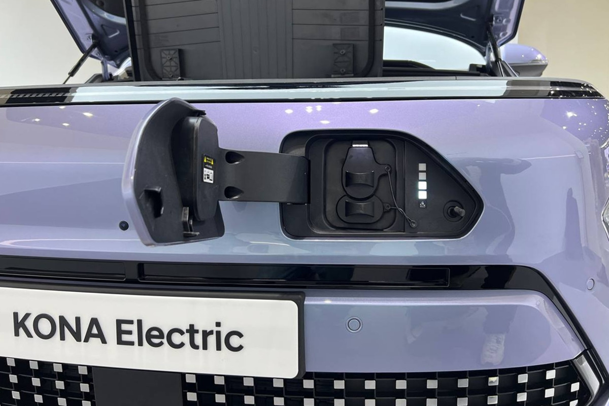 3_코나 일렉트릭 충전구.jpg