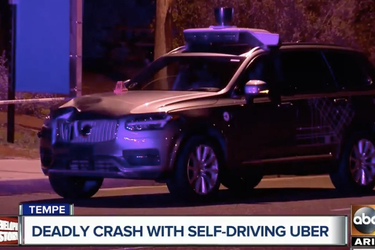 무단횡단자를 인식 못해 사망케한 자율주행모드.jpg