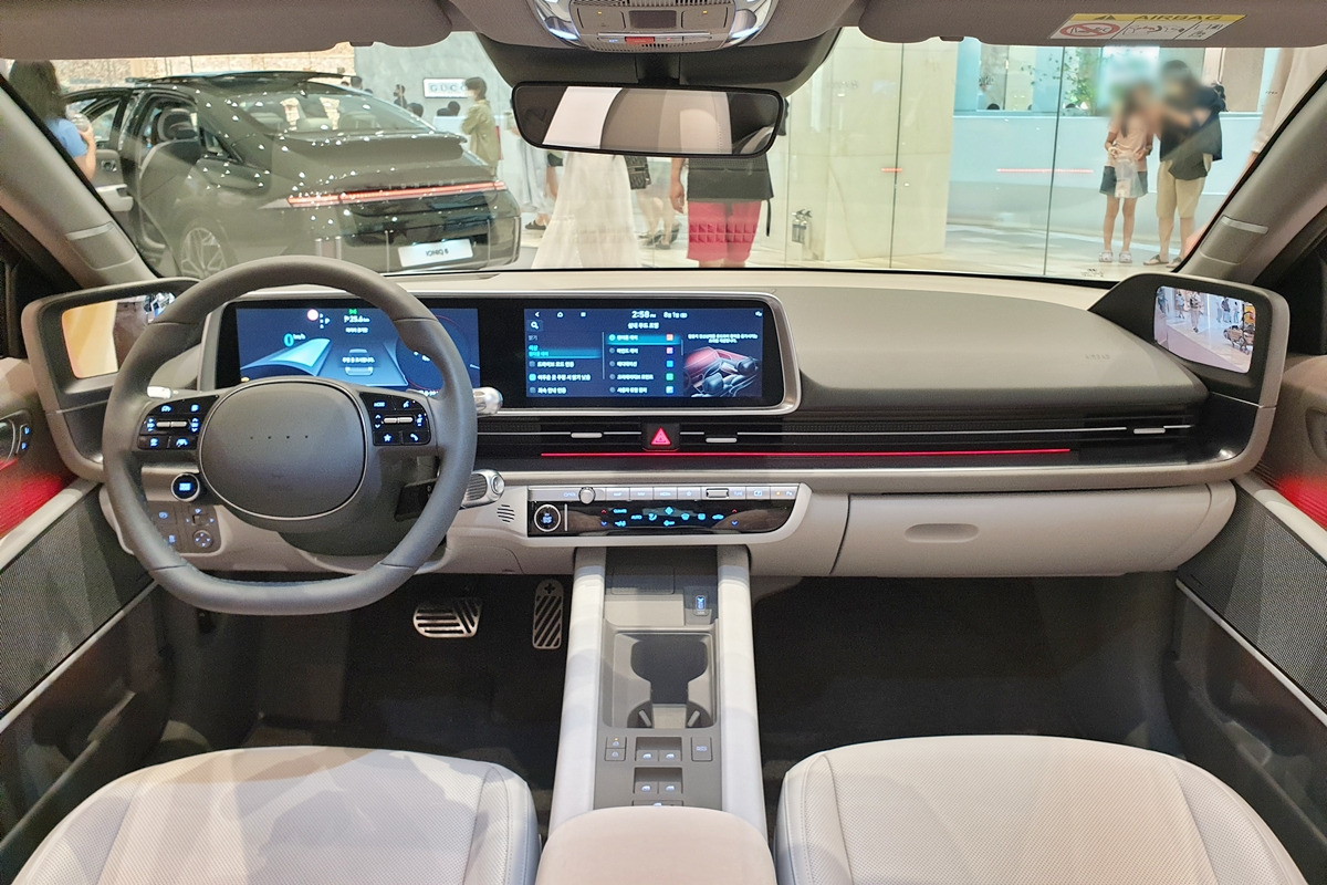 4_현대 아이오닉 6 인테리어_'Wikipedia'.jpg