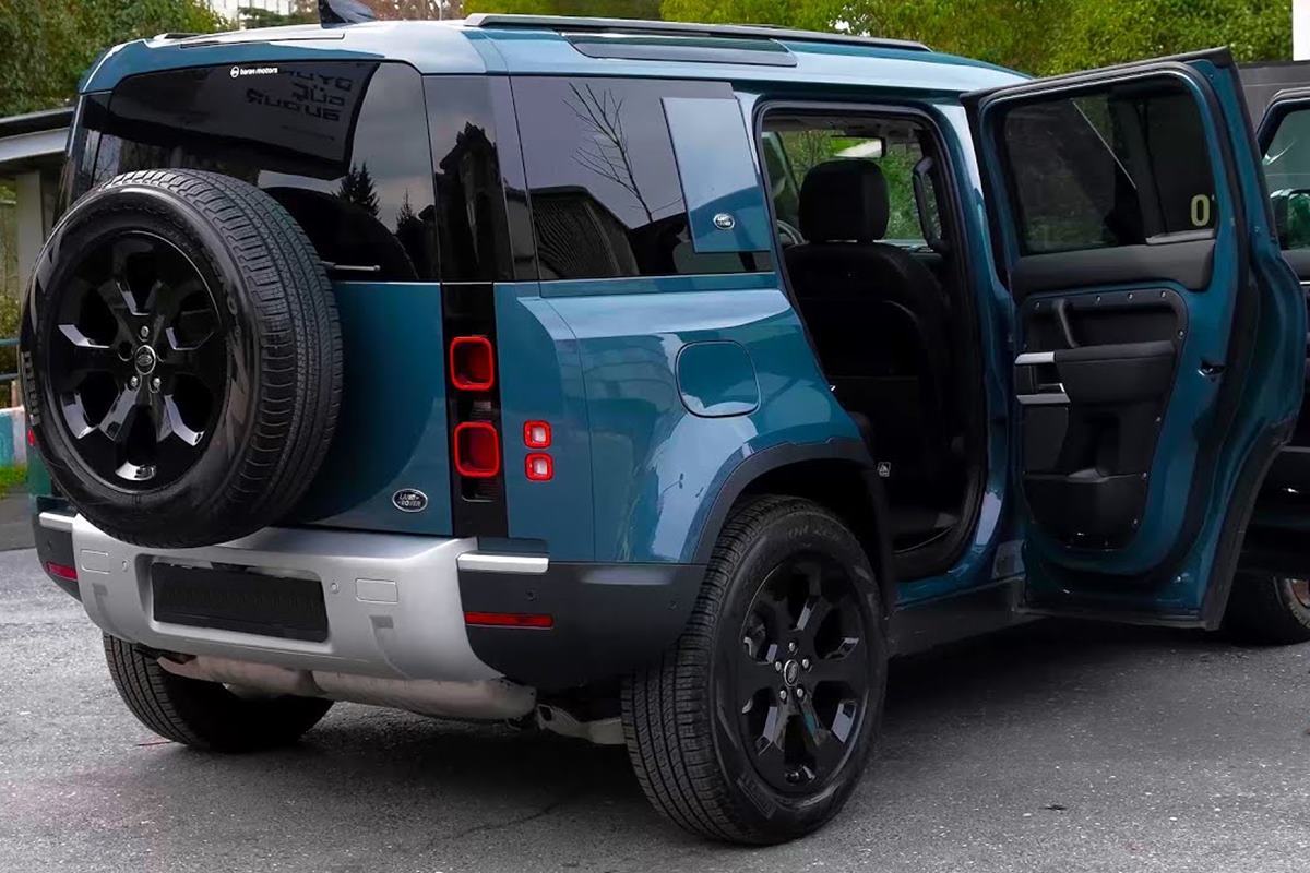 랜드로버 디팬더 MEDCARS.jpg