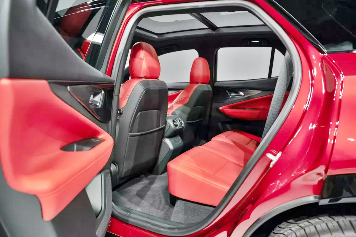 3_쉐보레 블레이저 EV 2열_Cars.jpg