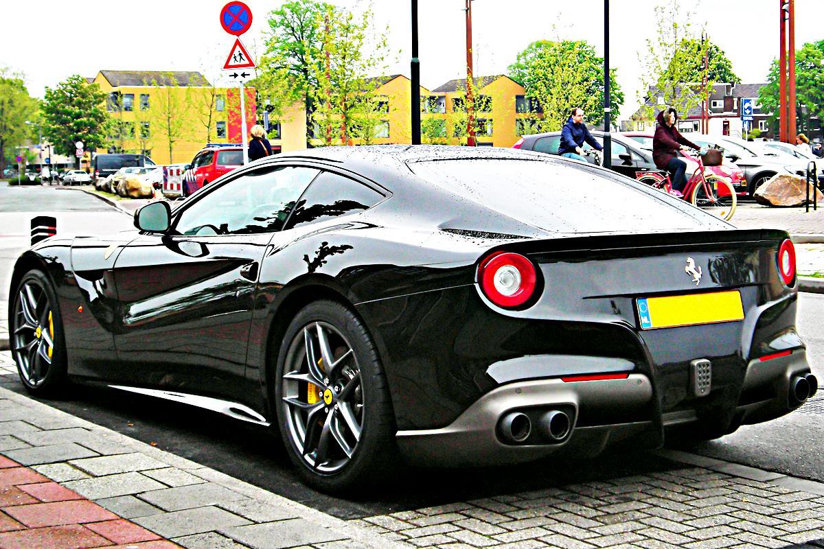 페라리 F12 베를리네타 위키미디어.jpg