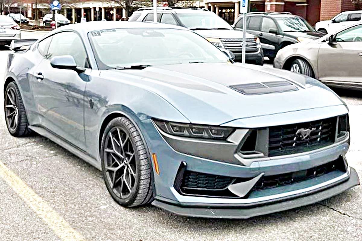 포드 머스탱 다크호스.jpg