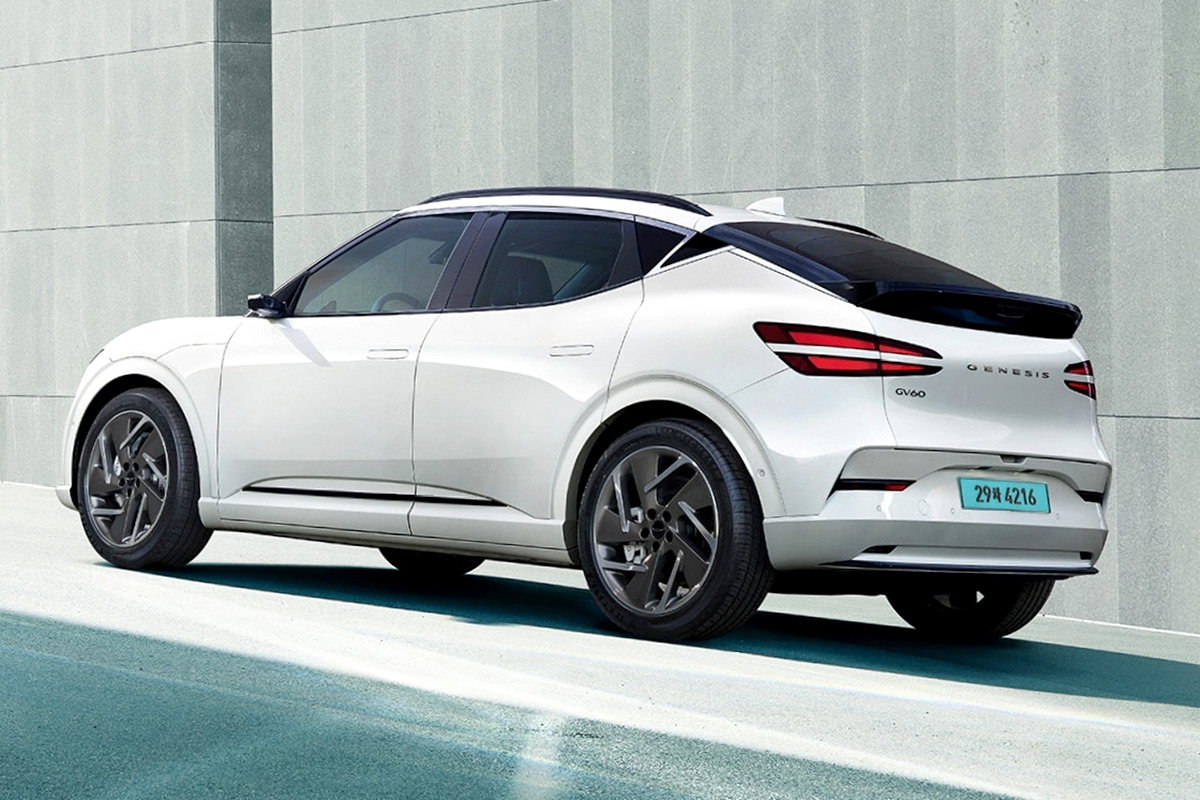 6_GENESIS_GV60-crop.jpg