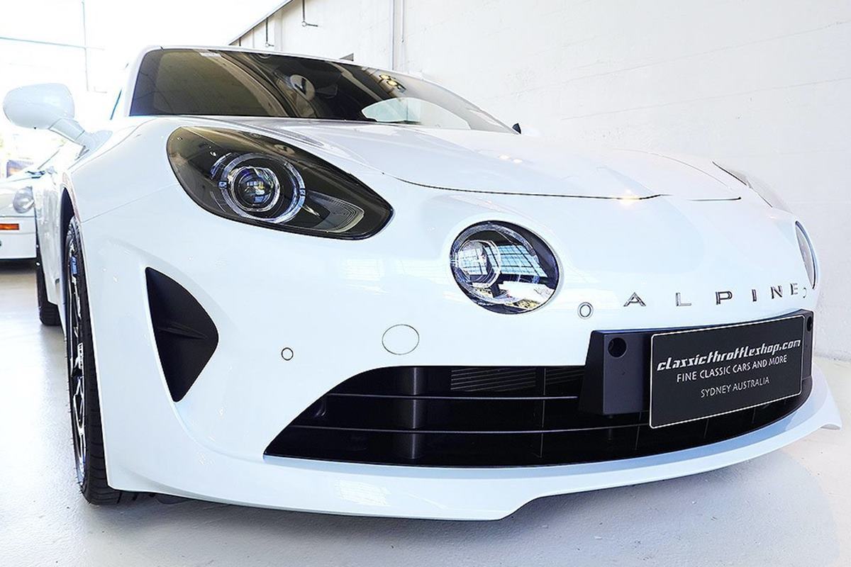 Classic Throttle Shop 알피느 A110 2.jpg