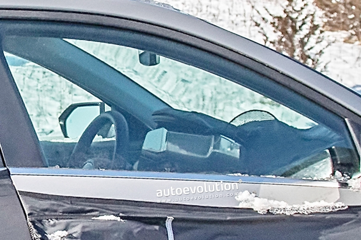 4_현대 아반떼 페이스리프트 인테리어 스파이샷_Autoevolution.jpg