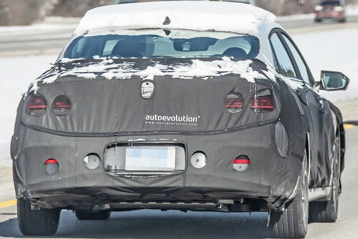 6_현대 아반떼 페이스리프트 스파이샷_Autoevolution.jpg