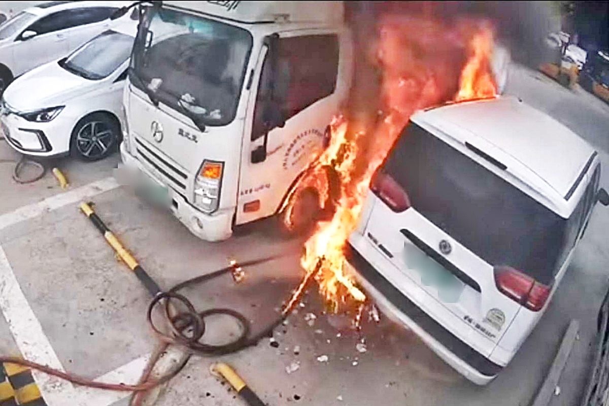 아울렛화재 전기차.jpg