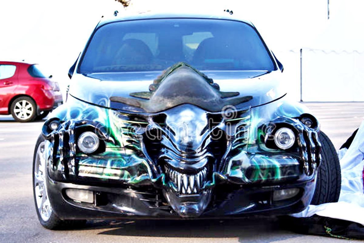 과도한 드레스업이 적용된 포드 퓨전 Dreamstime.jpg