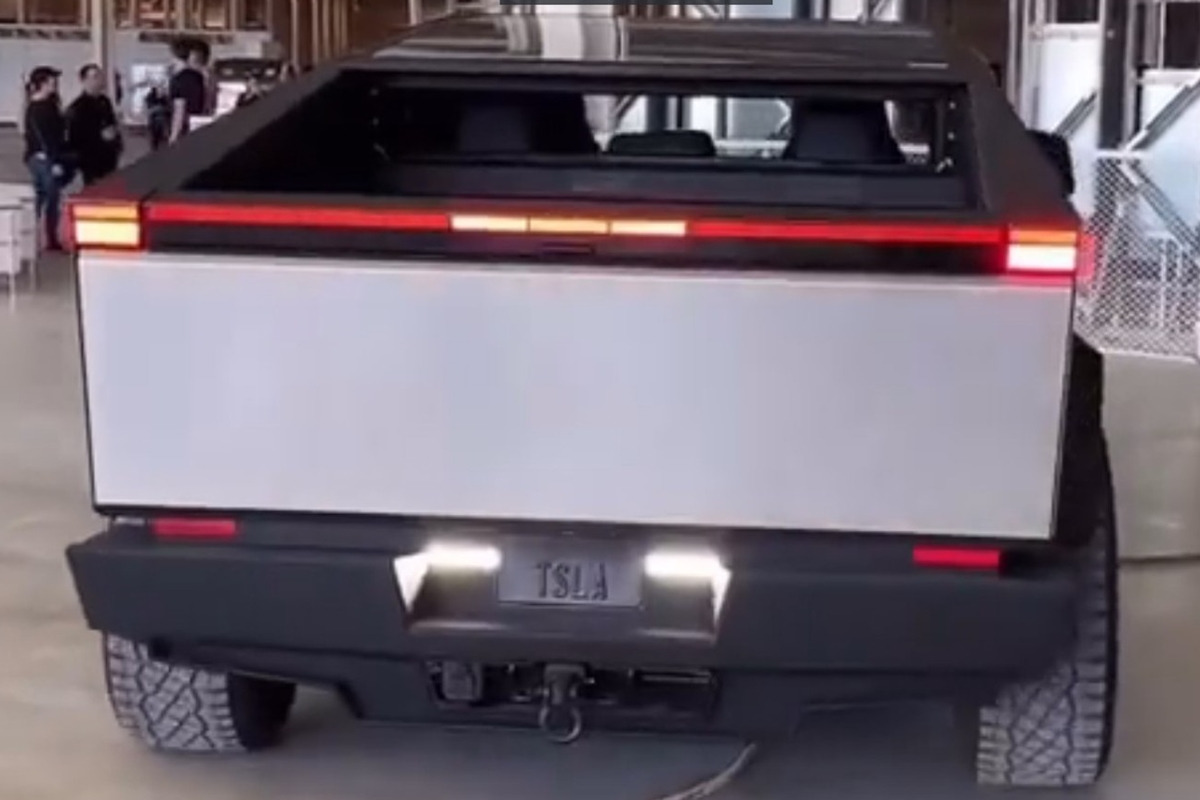 4_사이버트럭 양산형_Carscoops.jpg