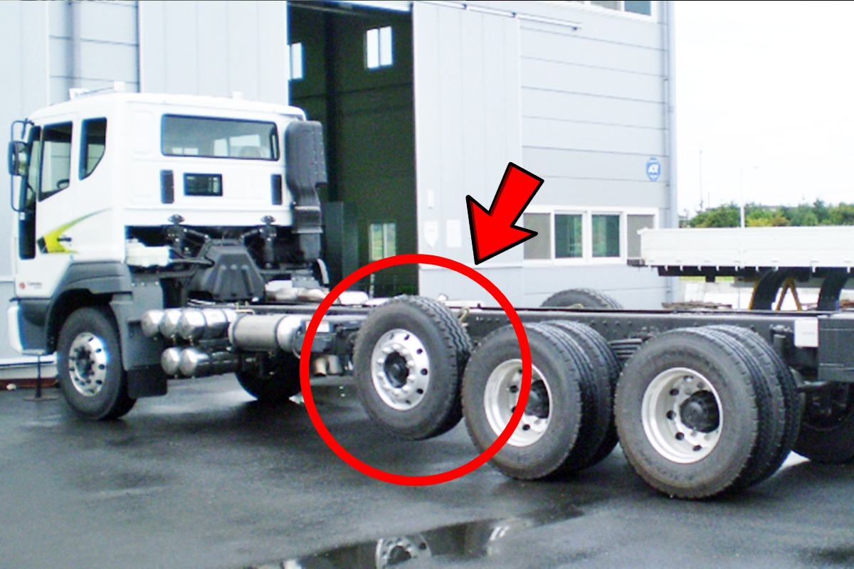 트럭 타이어.jpg