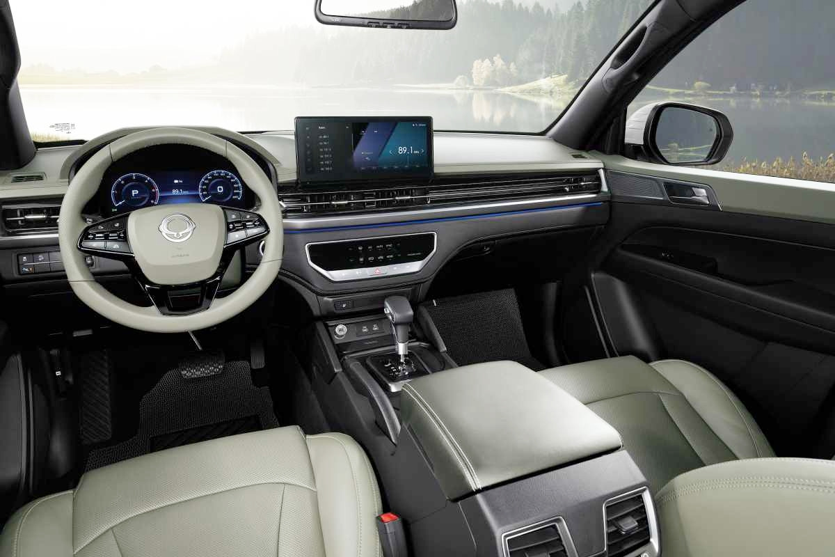 4_KG 모빌리티 렉스톤 스포츠 쿨멘 인테리어.jpg