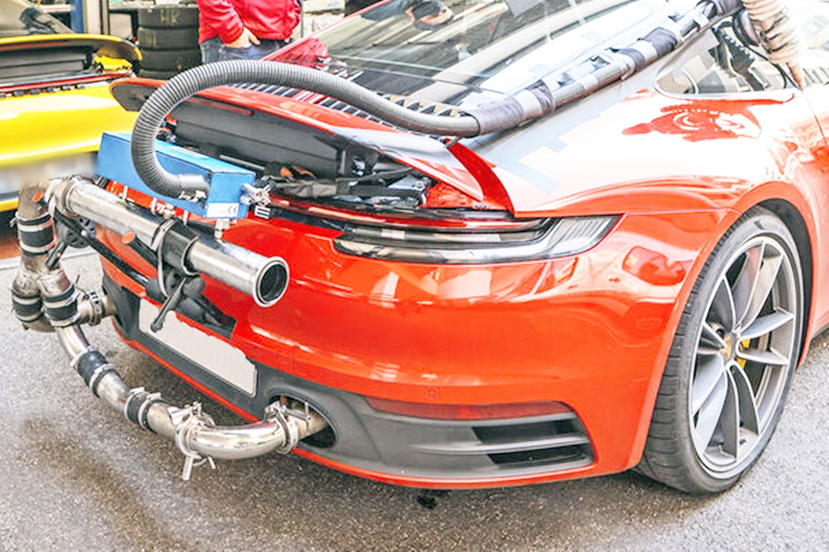 벤츠 포르쉐 공개저격_아우토 모토 운트 스포트.jpg