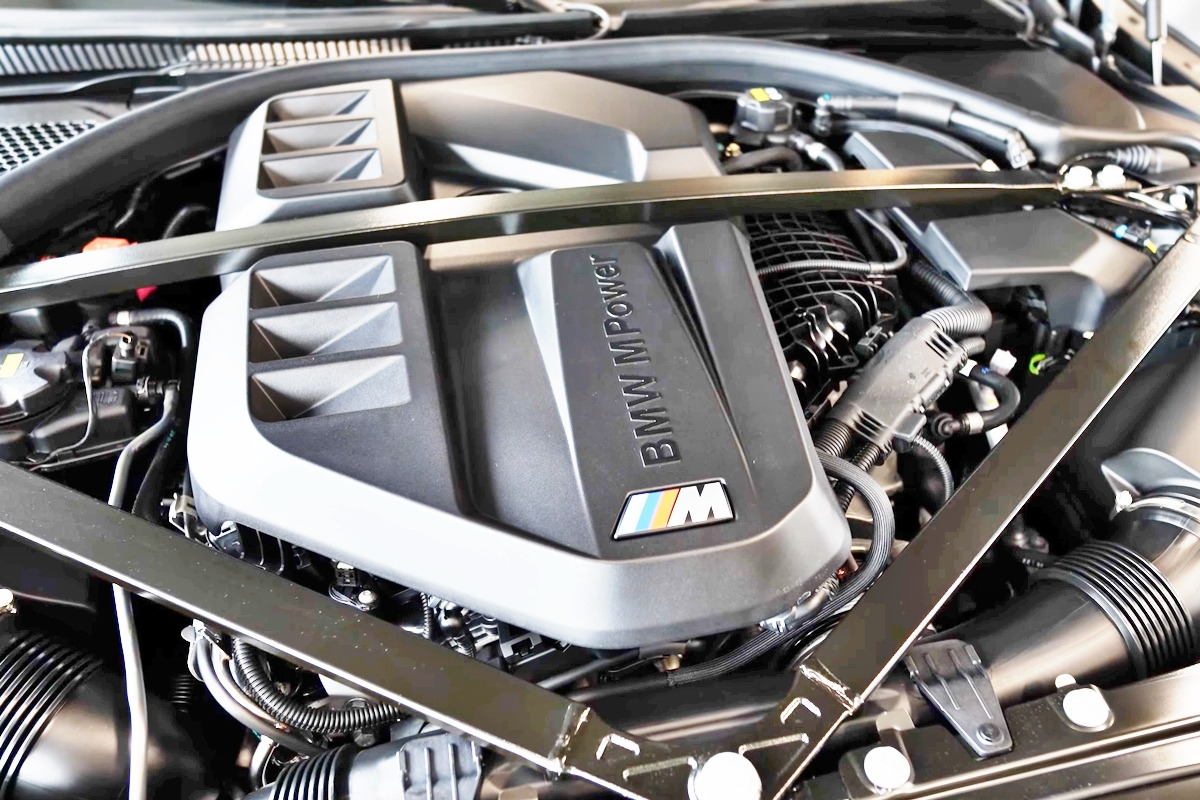 3_BMW G81 M3 투어링 엔진룸_유튜브 채널 'Carstar'.jpg