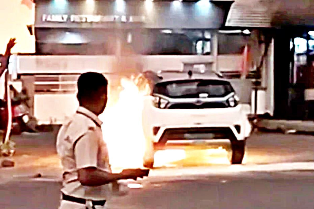 실내 주차장에서 발생한 전기차 화재 India Today.jpg