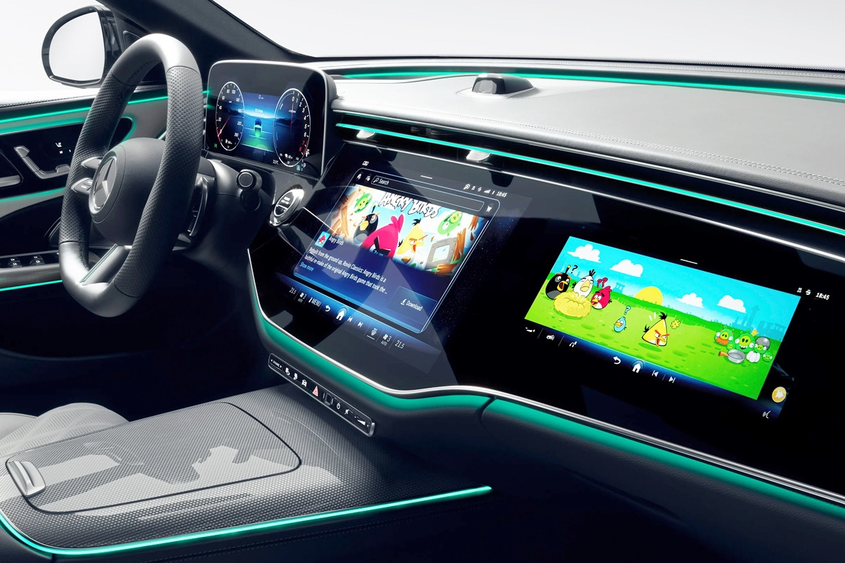 4_메르세데스-벤츠 신형 E 클래스 앵그리버드 플레이 화면_메르세데스-벤츠.jpg