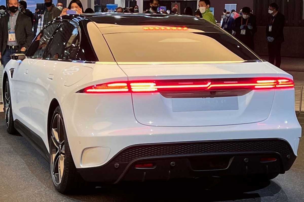 3_소니 비전 S 01_Motor Authority.jpg