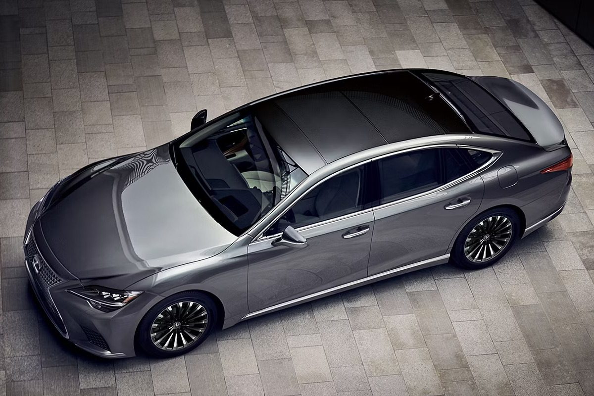 Lexus-LS-provacativestyle-design-desktop-1440x800-LEX-LSG-MY24-0049.jpg