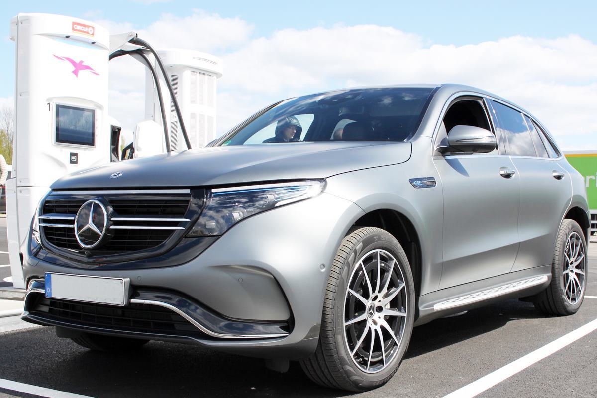 메르세데스 벤츠 EQC AutoGuide.jpg