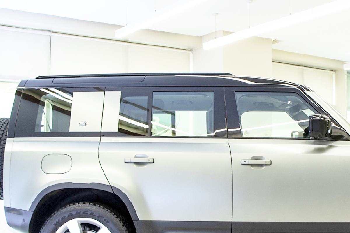 랜드로버 디펜더의 측면 필러 디자인.jpg