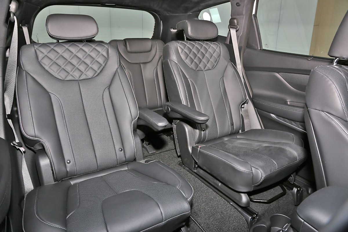 4_싼타페 6인승 2열 워크스루_브런치 'View H'.jpg