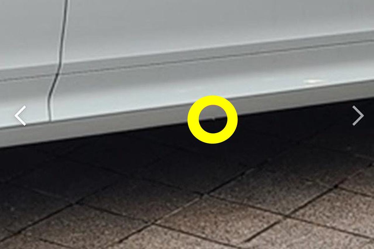 아주경제 외부에서도 볼 수 있는 파손 흔적.jpg