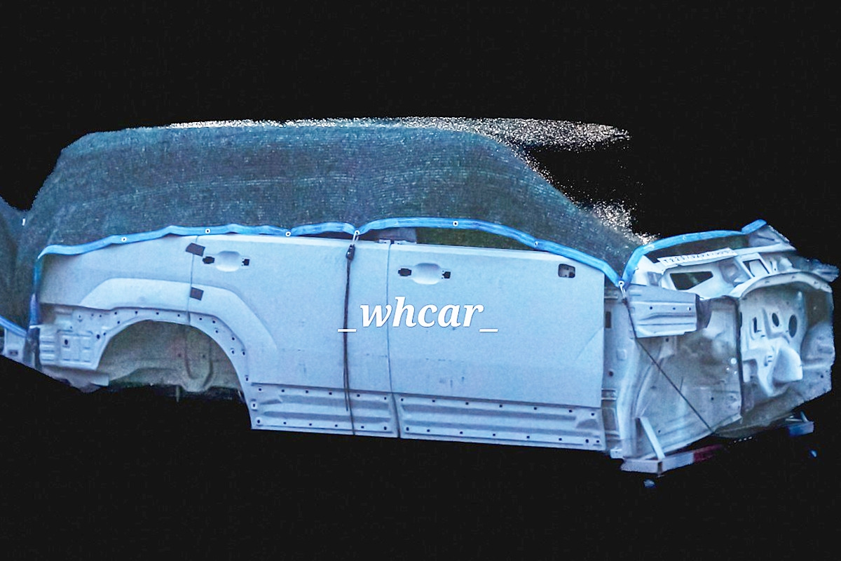 4_유출된 현대 싼타페 풀체인지 차체_네이버 남차카페 '경기llWHCAR'님.jpg