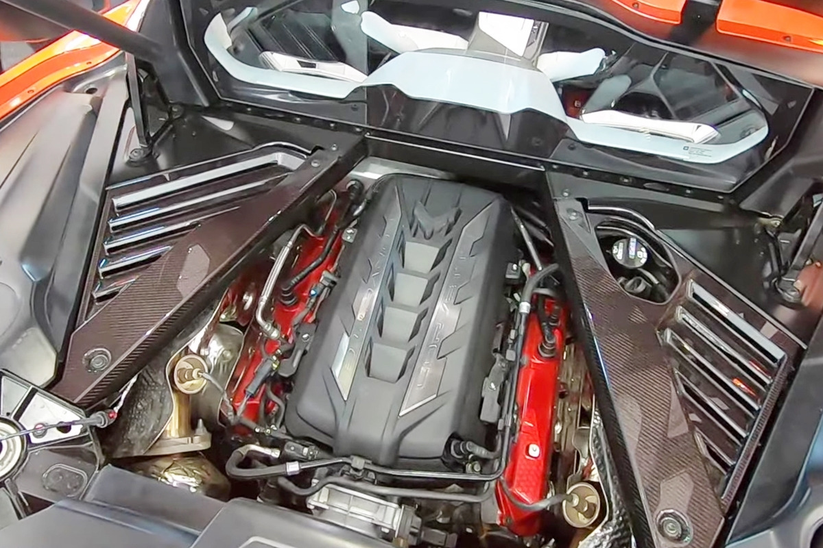 3_쉐보레 콜벳 C8 엔진룸_GM Authority.jpg