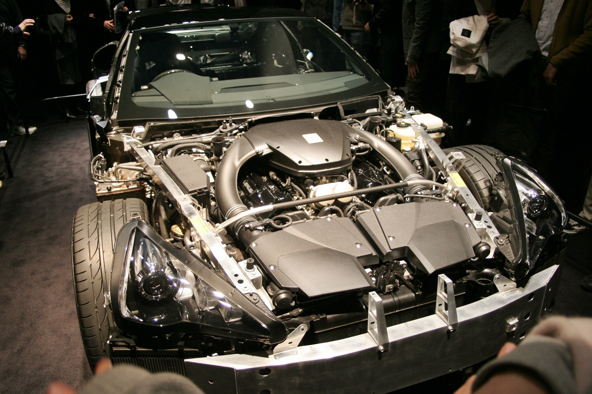 렉서스 LFA 엔진룸_Wikipedia.jpg