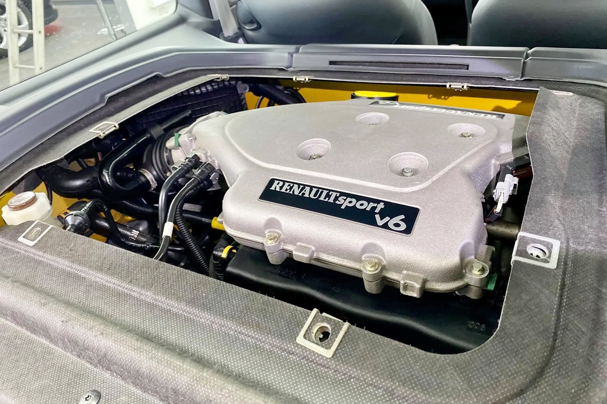 4_르노 클리오 V6 엔진룸_Studio Ten Detailing.jpg