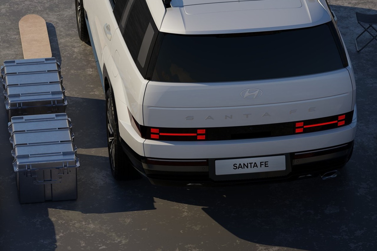 Hyundai-Santa_Fe-2024-1280-e4ecc1595a6de7c0ec5ca8db02b15e3439.jpg