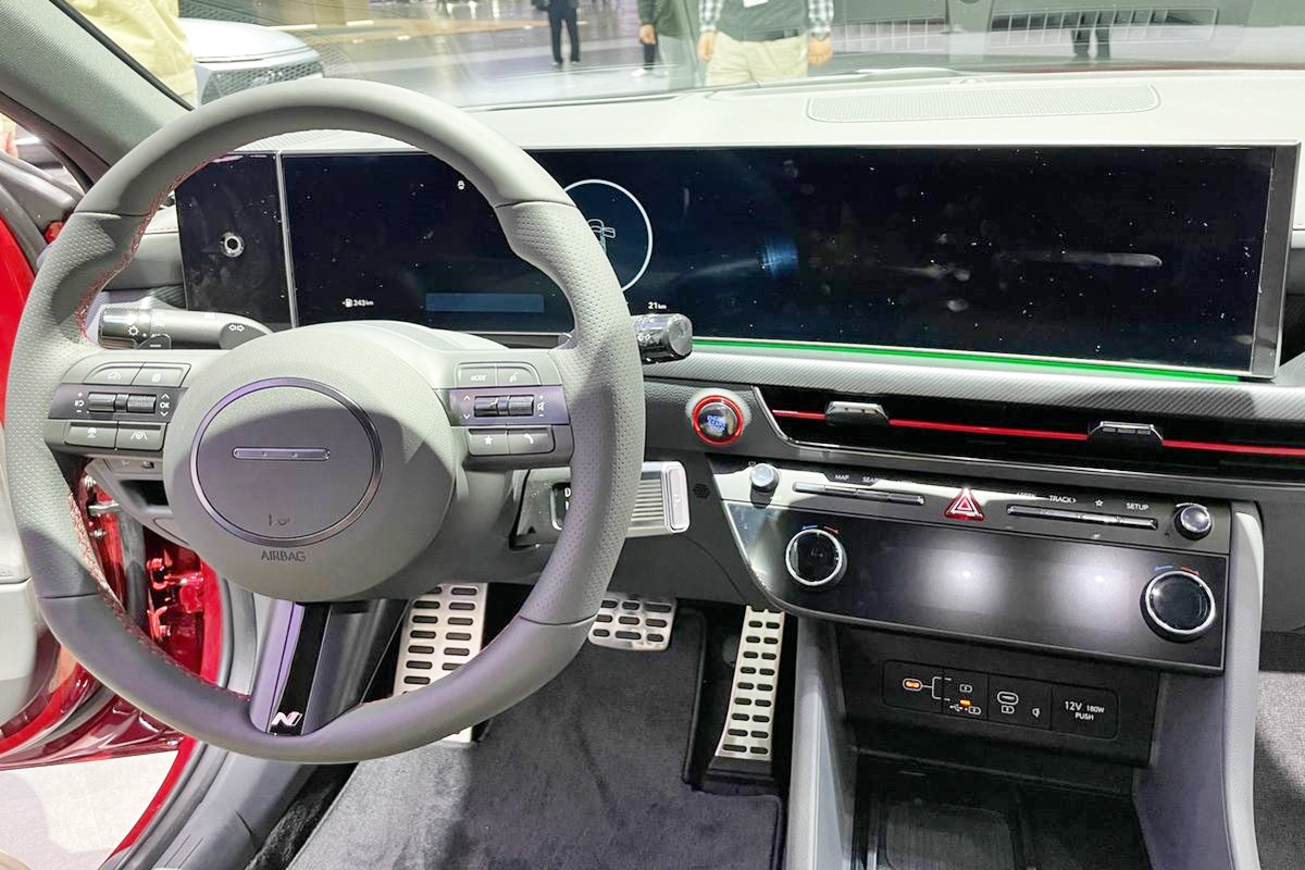 3_현대 쏘나타 디 엣지 인테리어.jpg