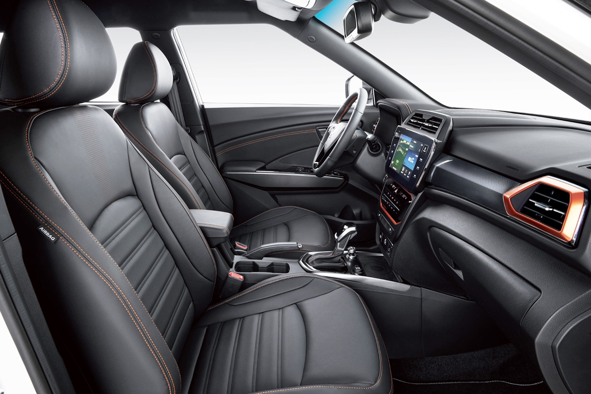 5_KG모빌리티 더 뉴 티볼리 인테리어.jpg