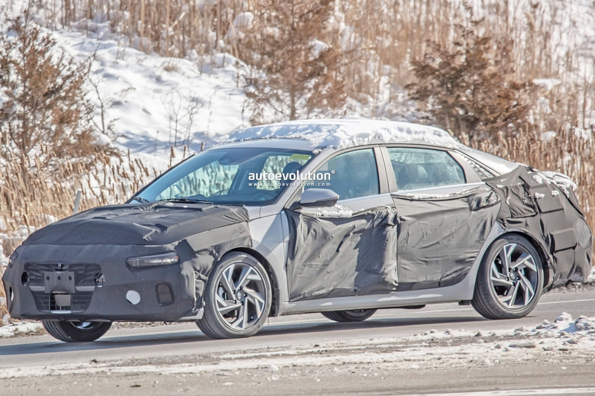 1_현대 아반떼 페이스리프트 스파이샷_Autoevolution.jpg