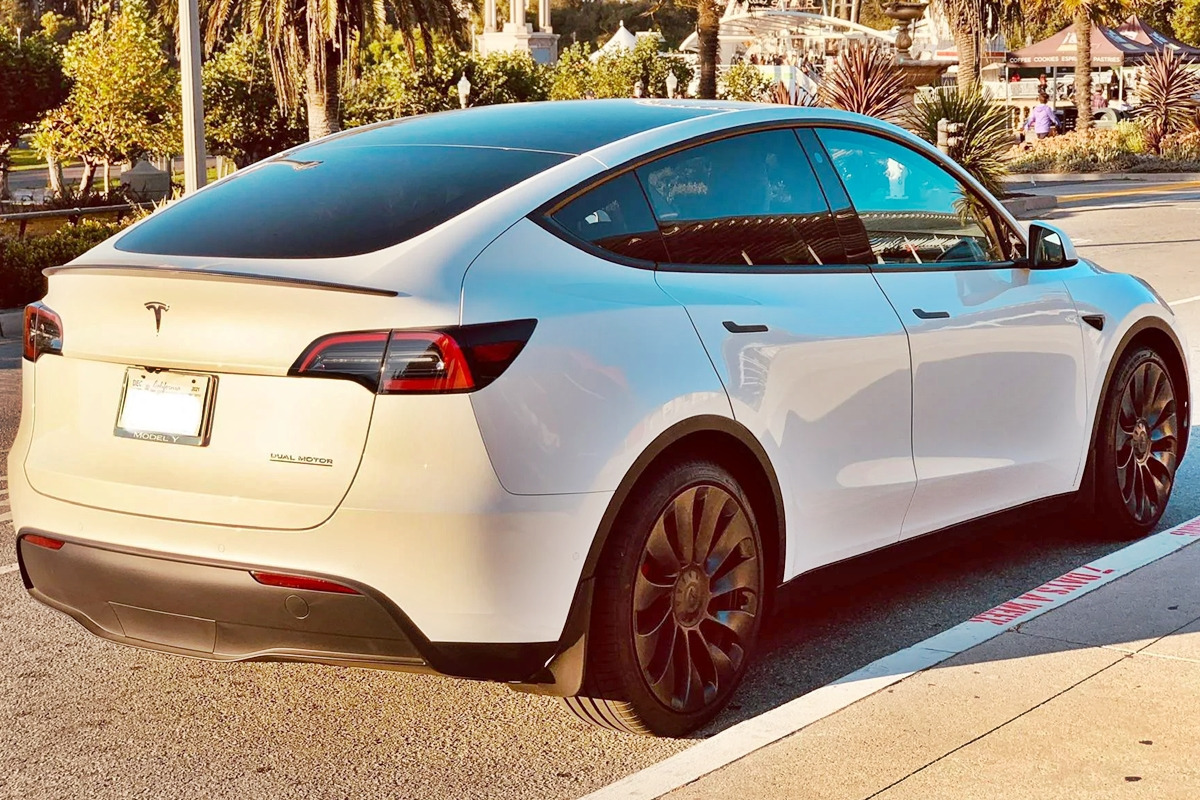 6_테슬라 모델 Y 퍼포먼스_'Reddit'.jpg