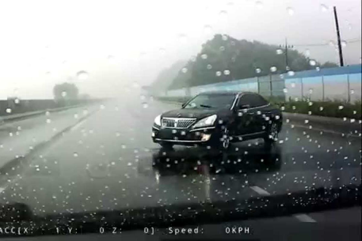 유튜브 차박은 내 친구 캡쳐 빗길 미끄러짐 사고.jpg