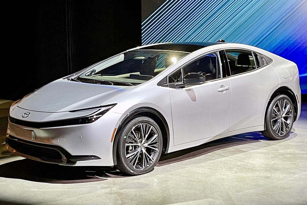 토요타 프리우스 Gear Junkie.jpg